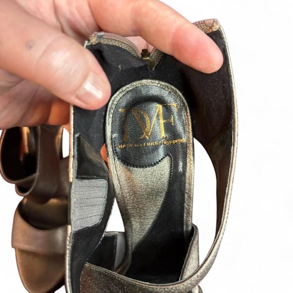 DVF Diane von Furstenberg Metallic Heels 8M Wide Strap Criss Cross Sandals Italy - Picture 6 of 8